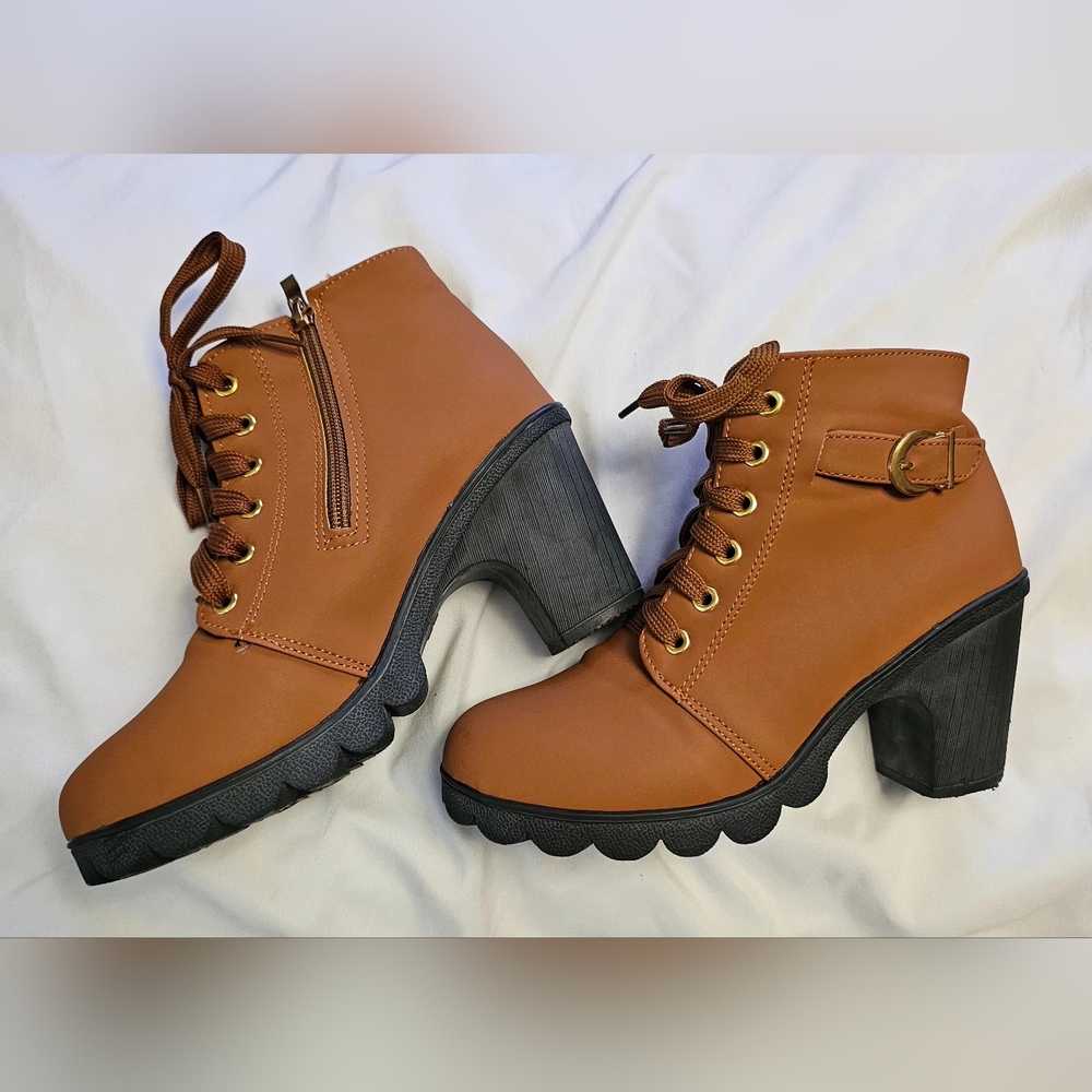 Lace-Up Chunky Heel Ankle Boots in Tan